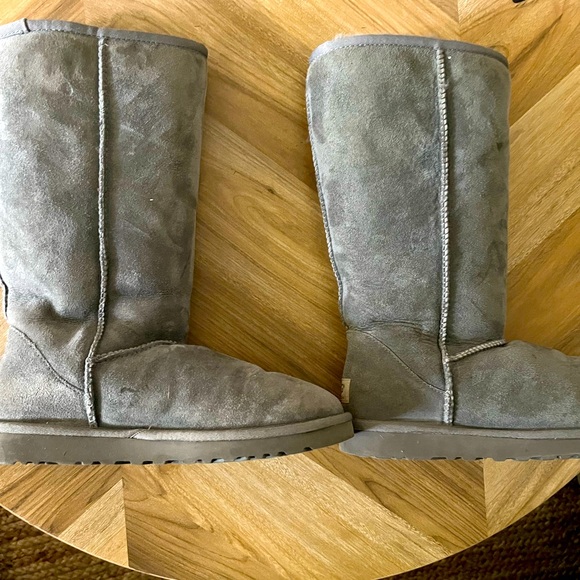 Ugg boots - Picture 1 of 2
